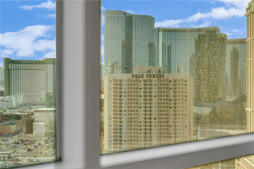135 Harmon, Las Vegas, NV 89109