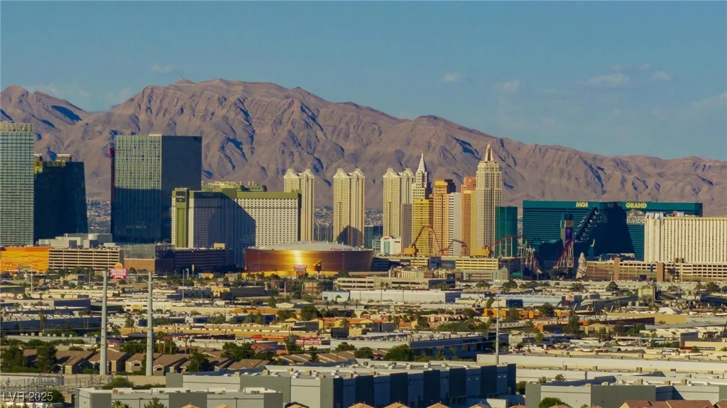 135 Harmon, Las Vegas, NV 89109