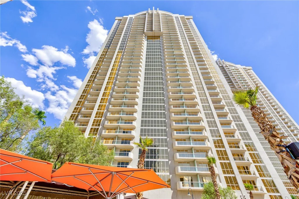 135 Harmon, Las Vegas, NV 89109