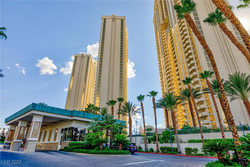 135 Harmon, Las Vegas, NV 89109