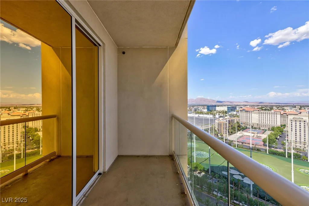 135 Harmon, Las Vegas, NV 89109