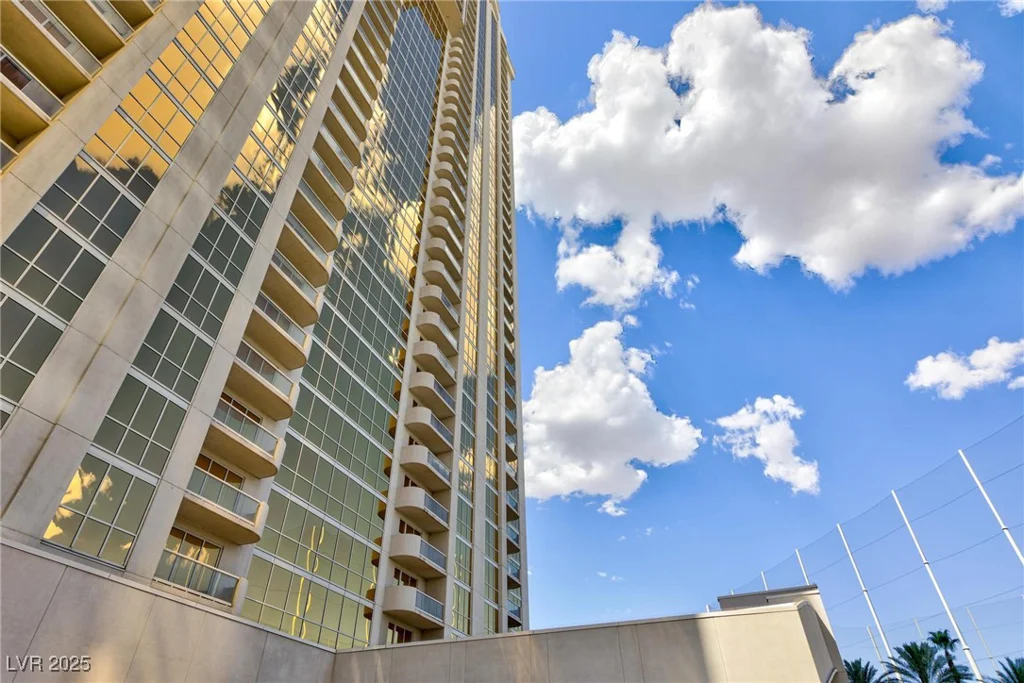 135 Harmon, Las Vegas, NV 89109