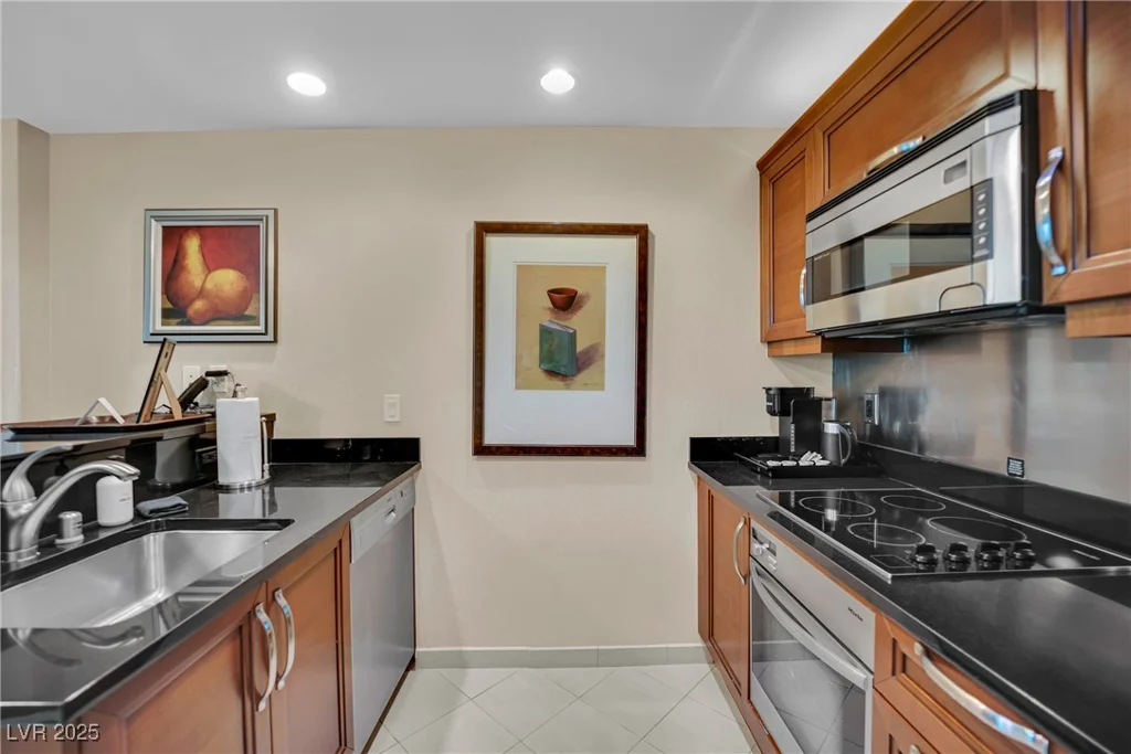 135 Harmon, Las Vegas, NV 89109