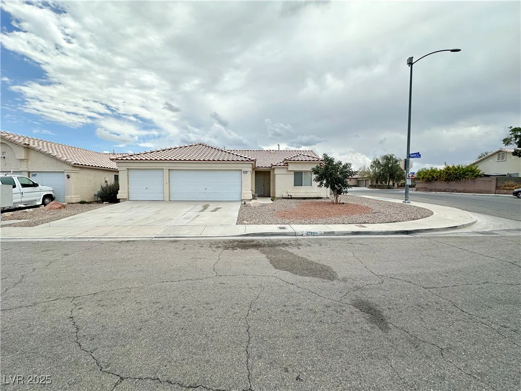 3723 Vidalia, North Las Vegas, NV 89031
