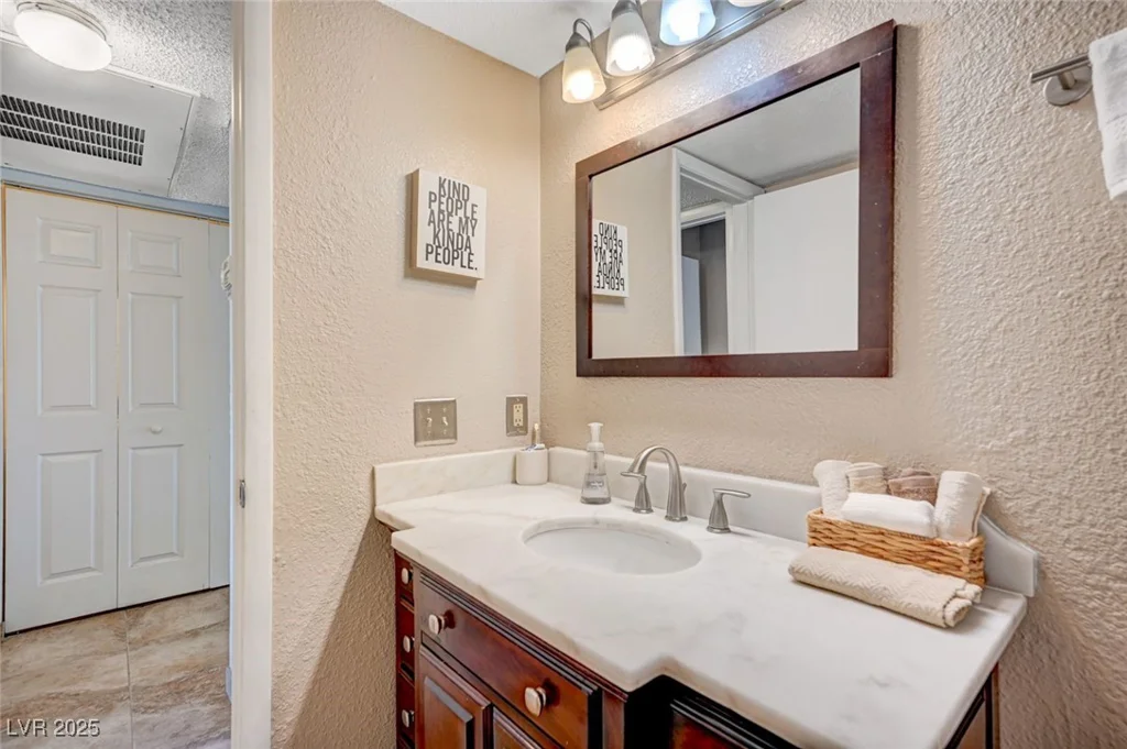 7952 Diamond Rock, Las Vegas, NV 89128