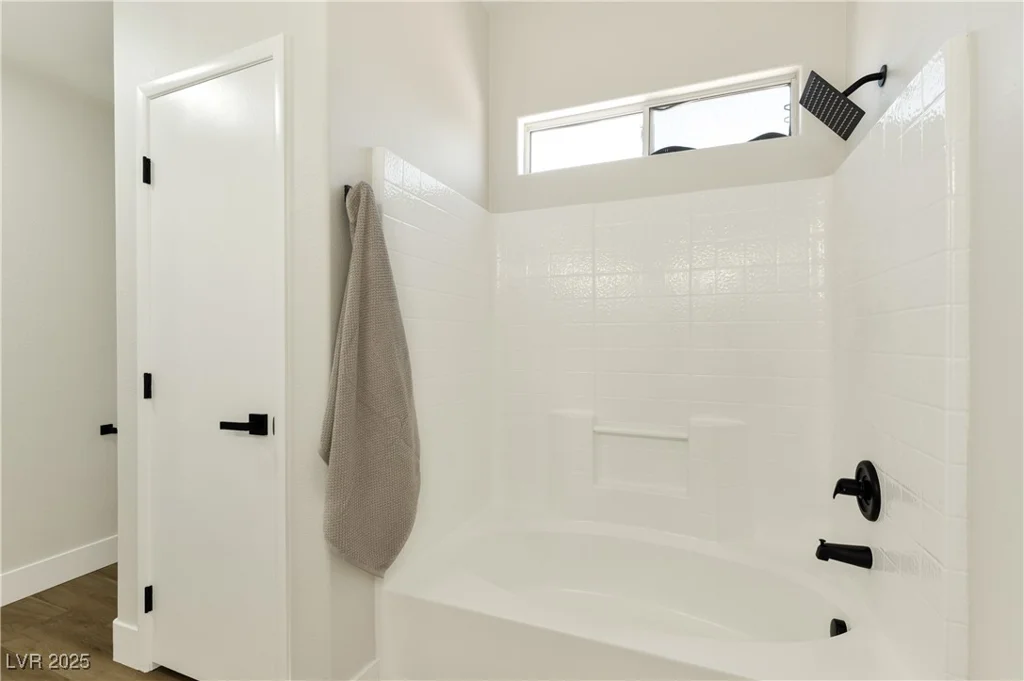 9349 Lakefront Color, Las Vegas, NV 89178