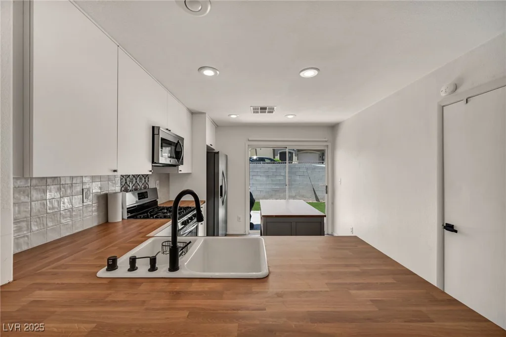 4020 Pistachio Nut, Las Vegas, NV 89115