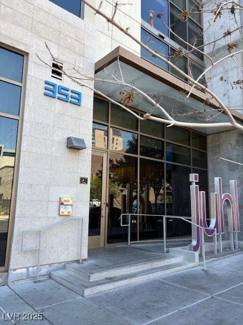 353 Bonneville, Las Vegas, NV 89101