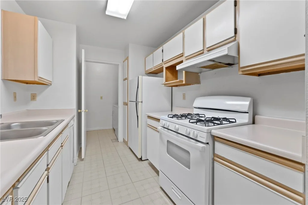 2200 Fort Apache, Las Vegas, NV 89117
