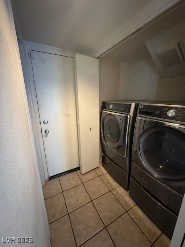 4556 New Dupell, Las Vegas, NV 89147