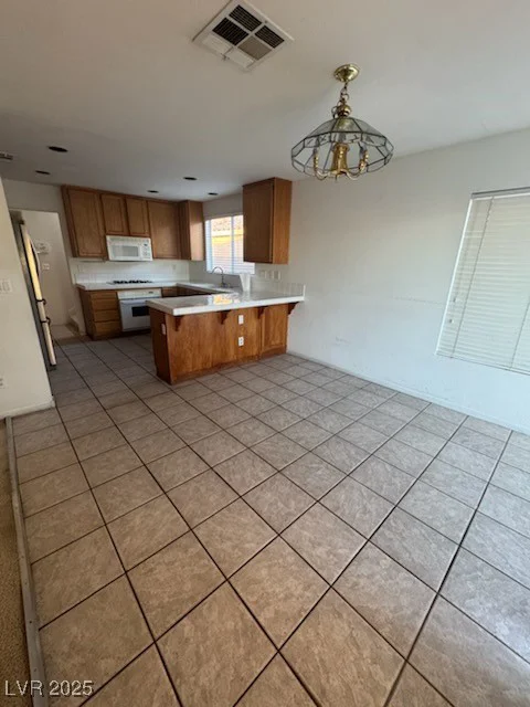 4556 New Dupell, Las Vegas, NV 89147