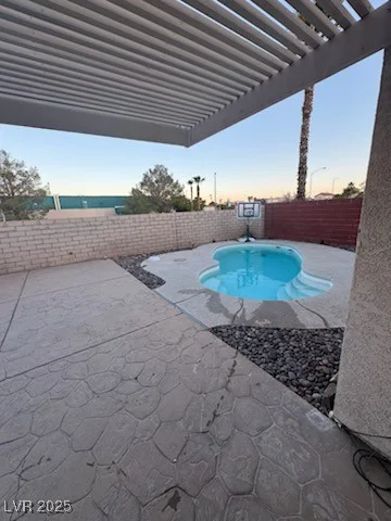 4556 New Dupell, Las Vegas, NV 89147