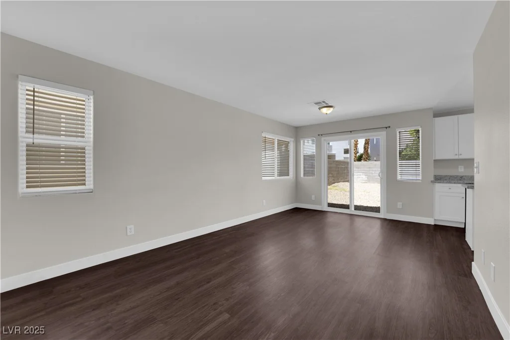 6920 White Lakes, Las Vegas, NV 89130