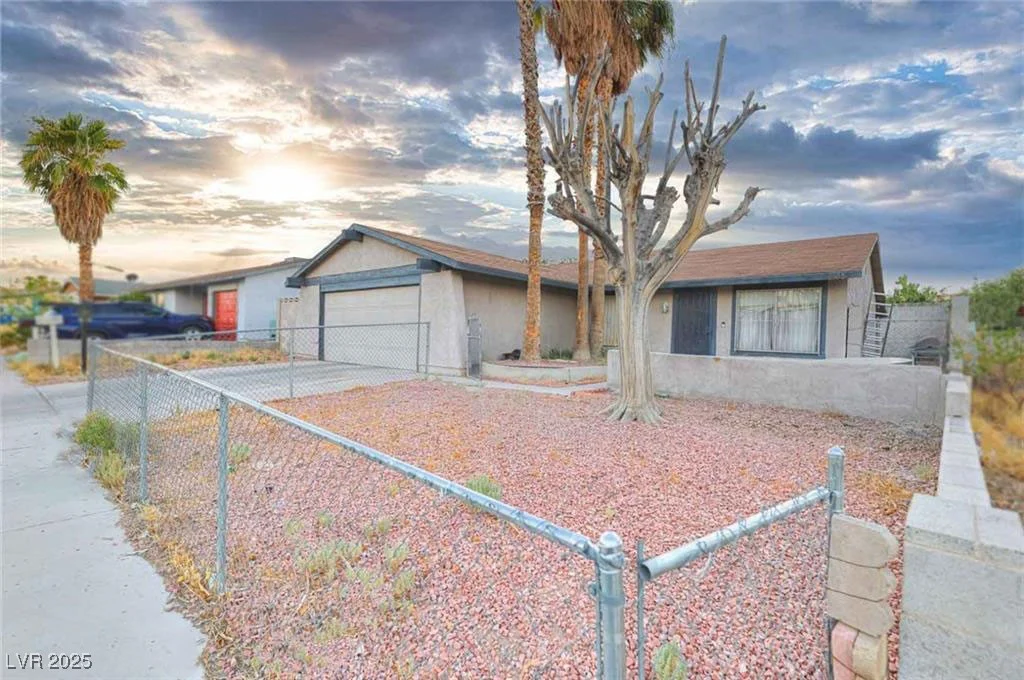 4145 Plumtree, Las Vegas, NV 89115