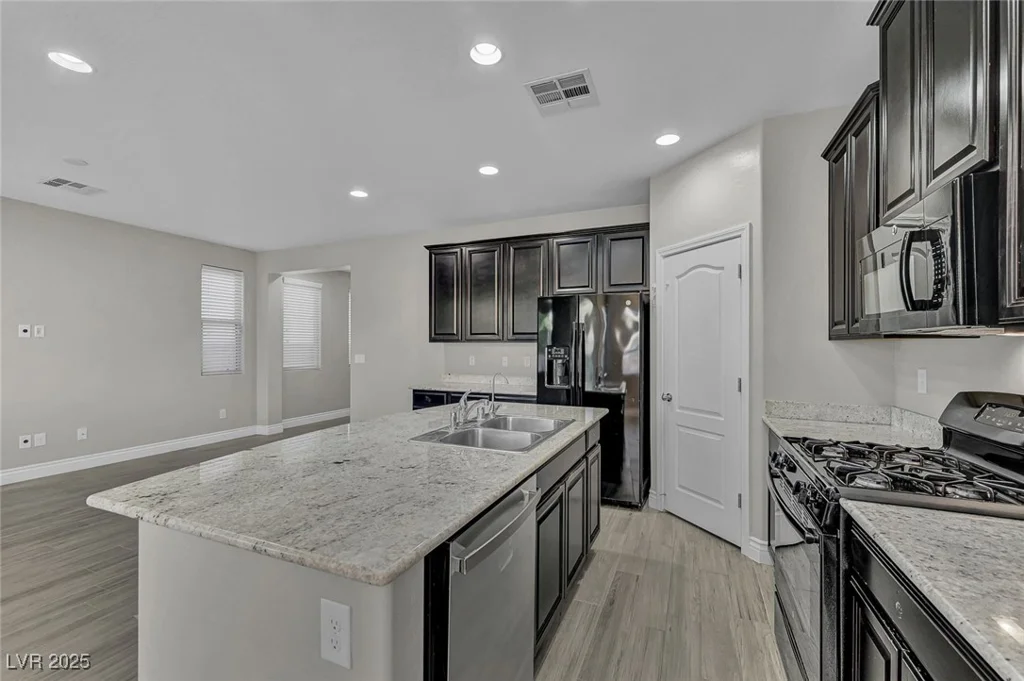 6373 Beavertail Pond, Las Vegas, NV 89122