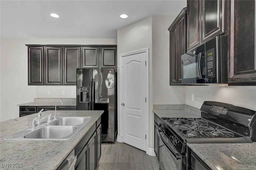 6373 Beavertail Pond, Las Vegas, NV 89122