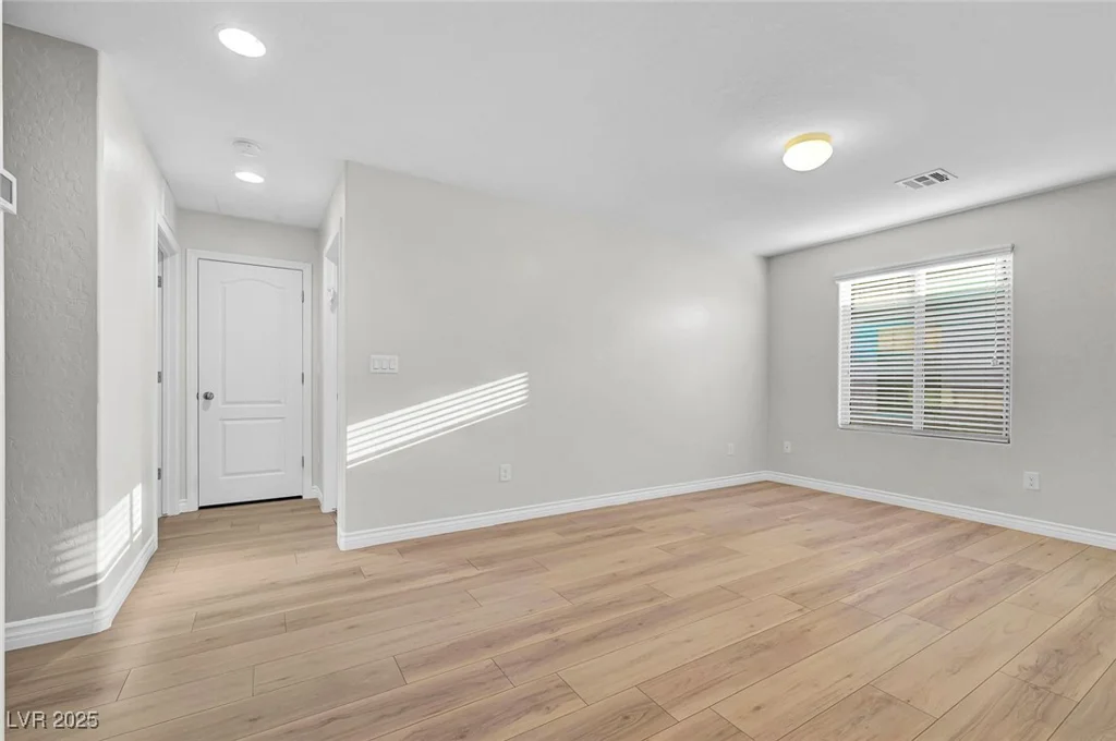 6373 Beavertail Pond, Las Vegas, NV 89122