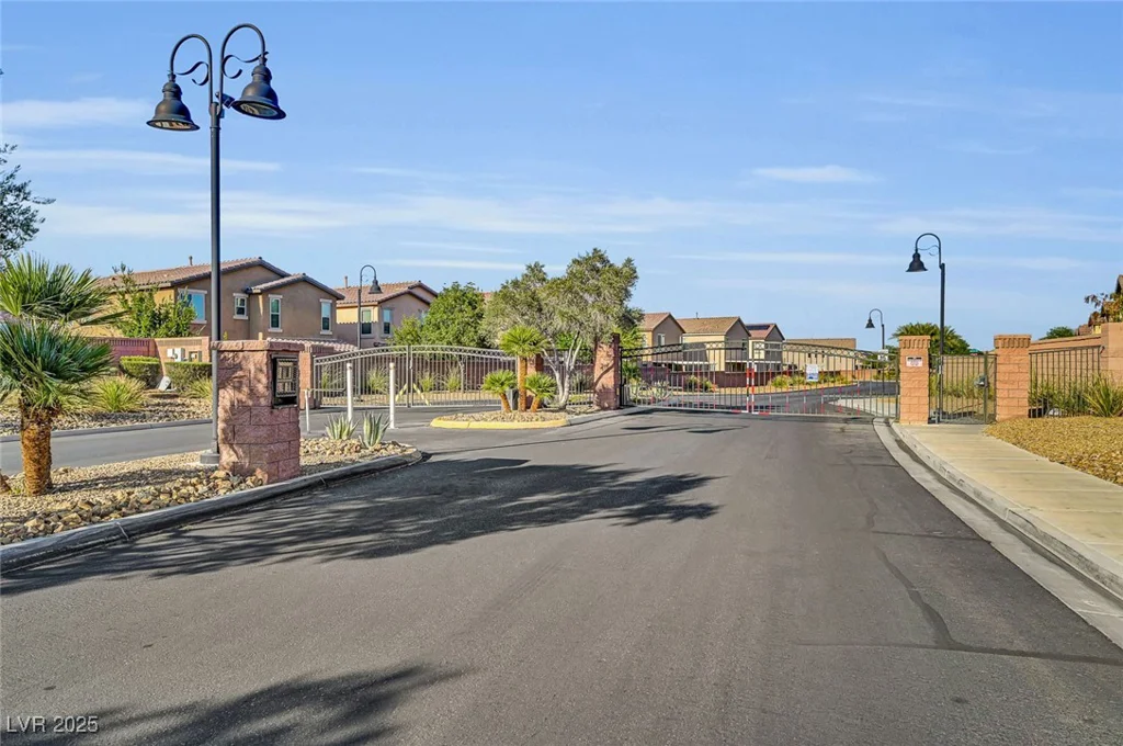 6373 Beavertail Pond, Las Vegas, NV 89122