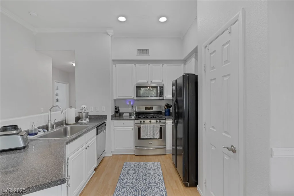 10245 Maryland, Las Vegas, NV 89183