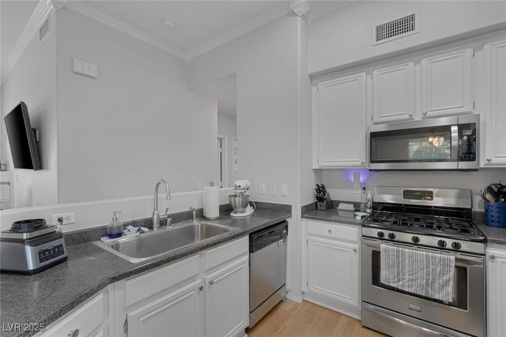 10245 Maryland, Las Vegas, NV 89183