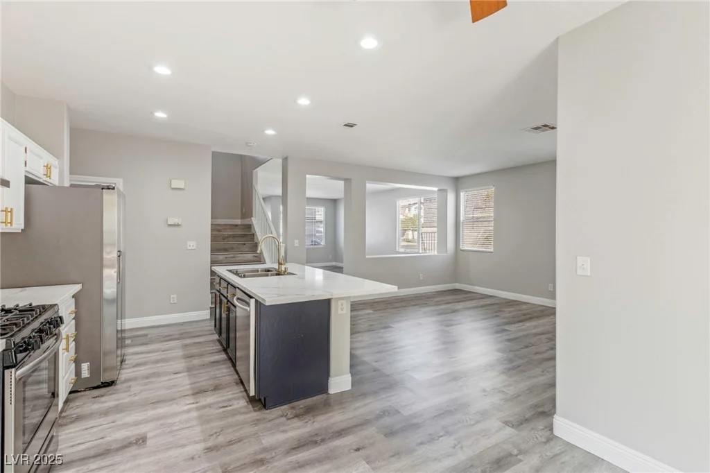 1172 Pale Sunset, Las Vegas, NV 89110