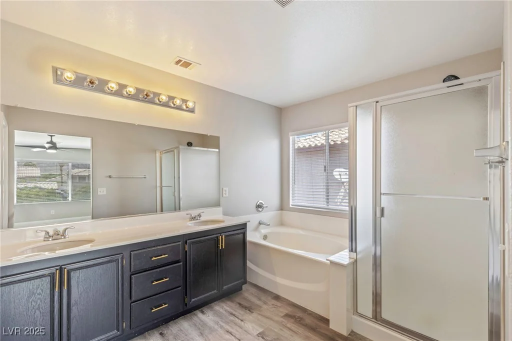 1172 Pale Sunset, Las Vegas, NV 89110