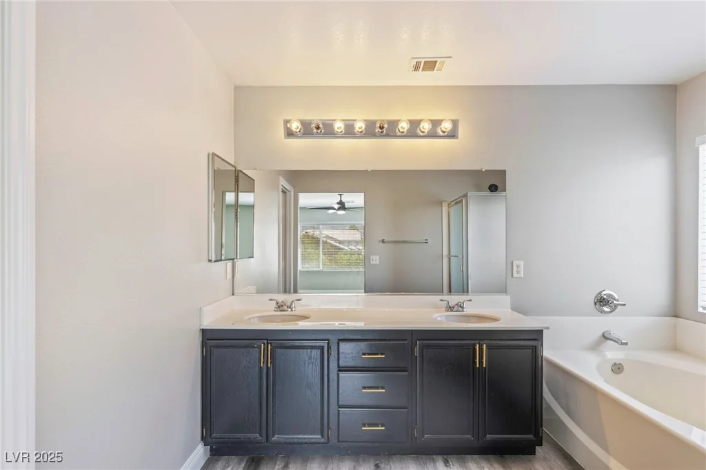 1172 Pale Sunset, Las Vegas, NV 89110