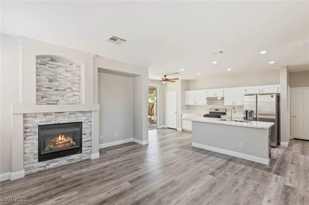 1172 Pale Sunset, Las Vegas, NV 89110
