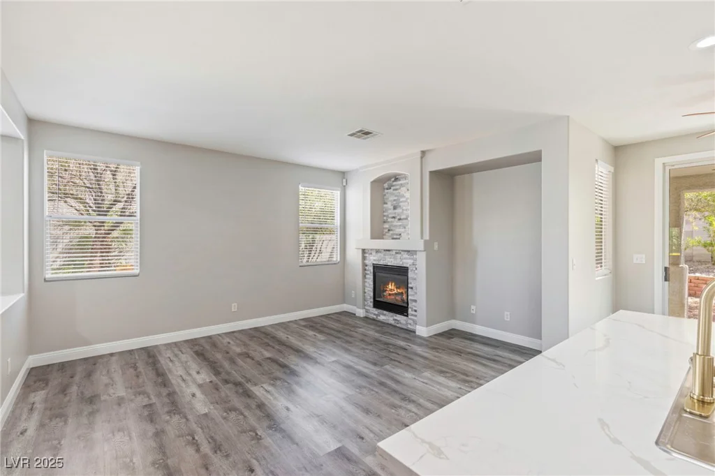 1172 Pale Sunset, Las Vegas, NV 89110