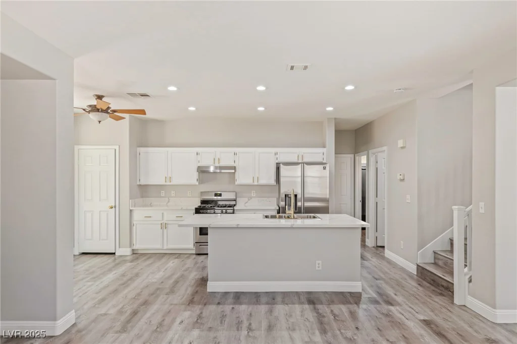 1172 Pale Sunset, Las Vegas, NV 89110
