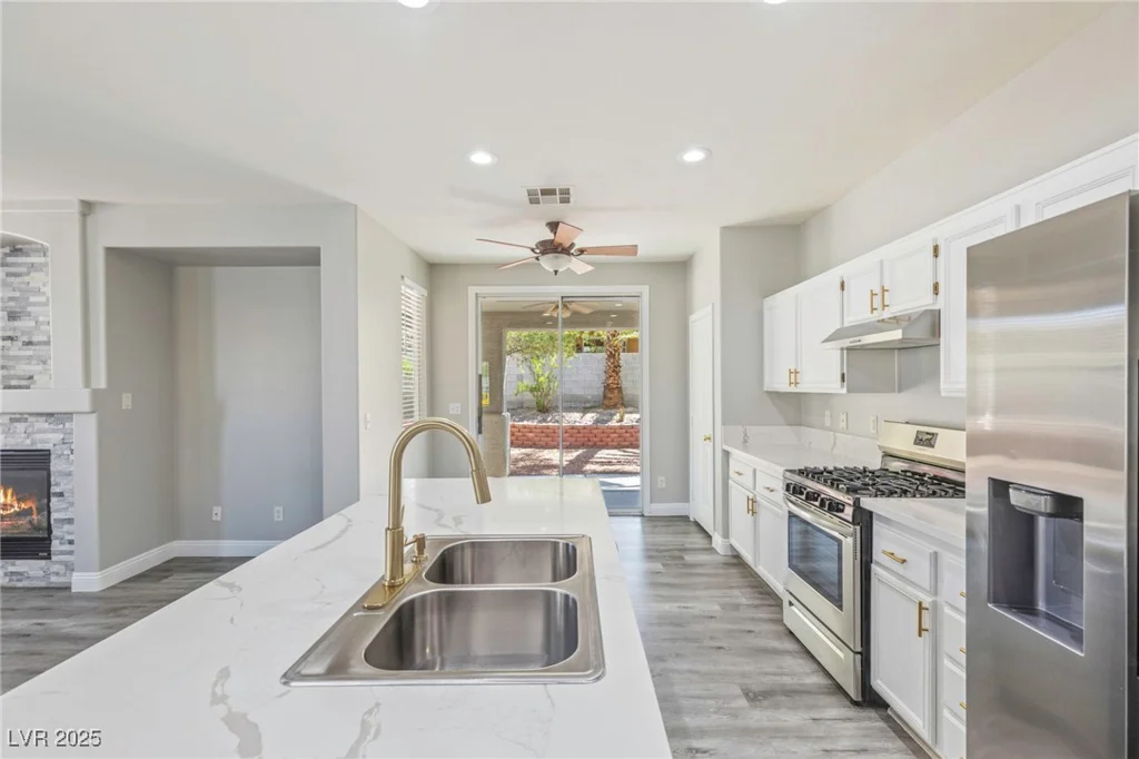 1172 Pale Sunset, Las Vegas, NV 89110