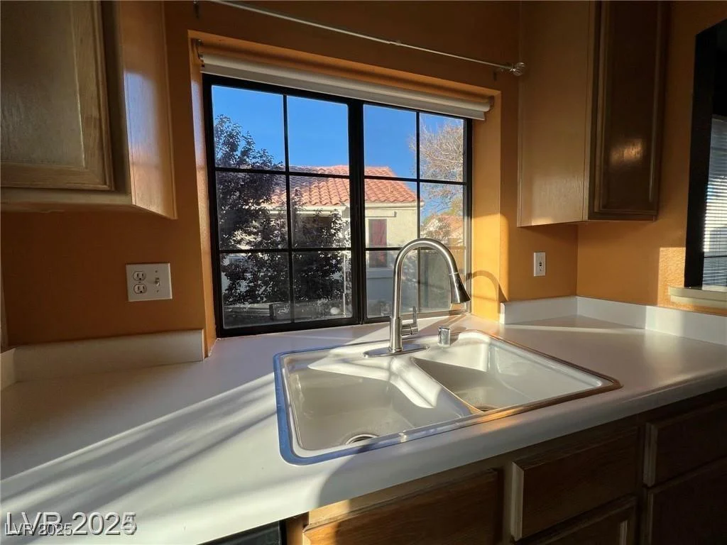 4855 Torrey Pines, Las Vegas, NV 89103