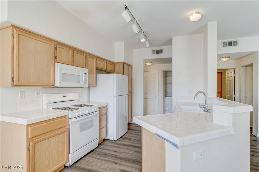1050 Cactus, Las Vegas, NV 89183