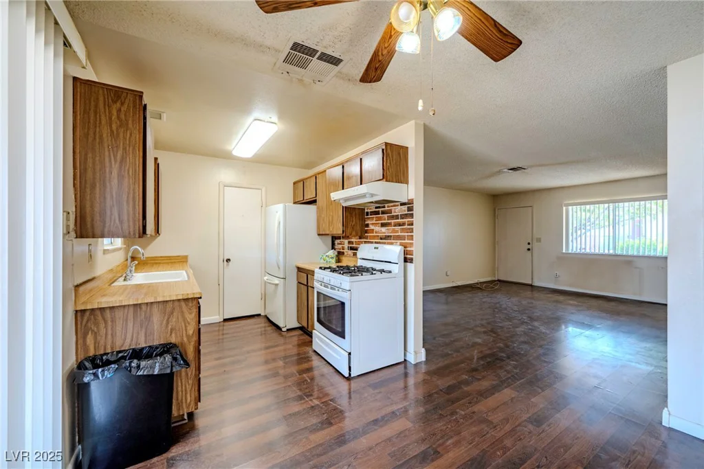 1315 Foxglove, Las Vegas, NV 89142