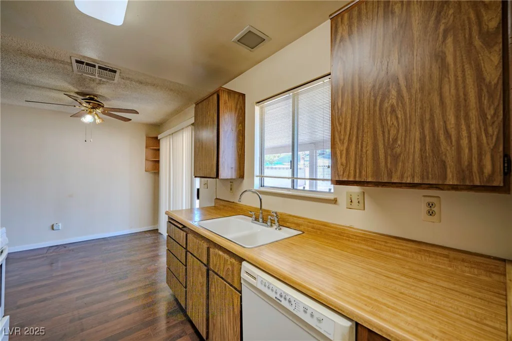 1315 Foxglove, Las Vegas, NV 89142
