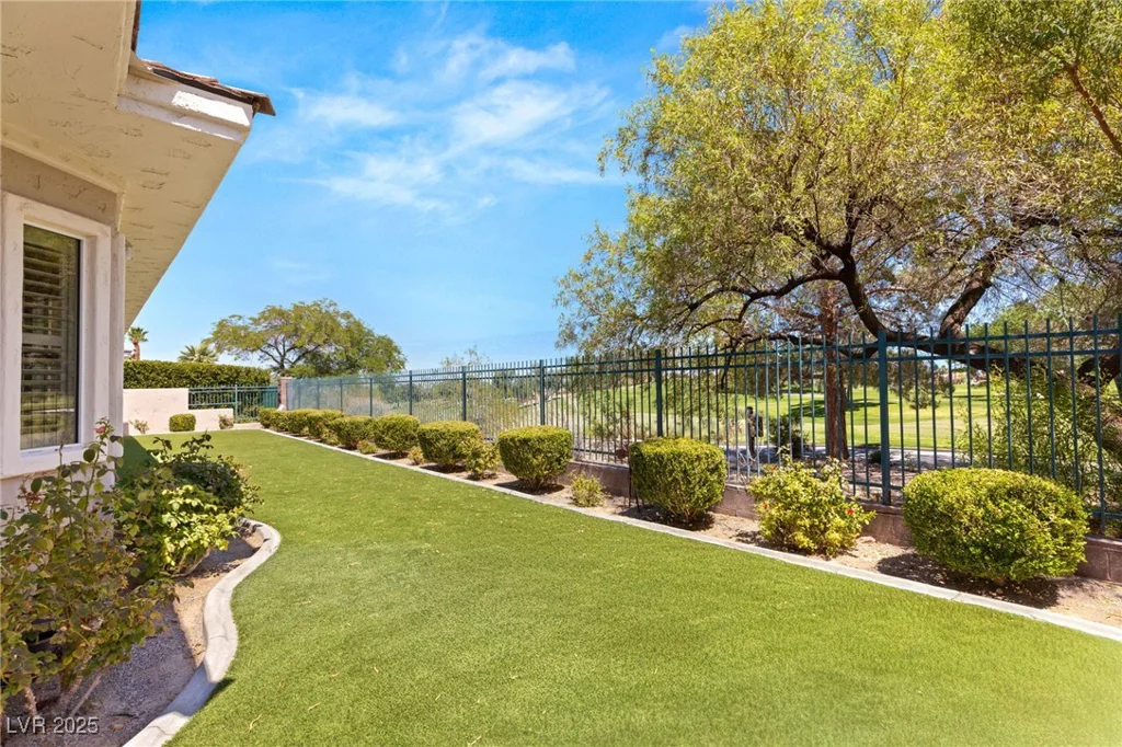 1932 Glenview, Las Vegas, NV 89134