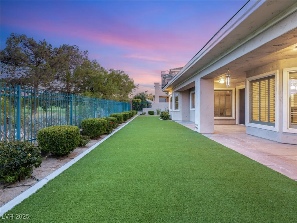 1932 Glenview, Las Vegas, NV 89134