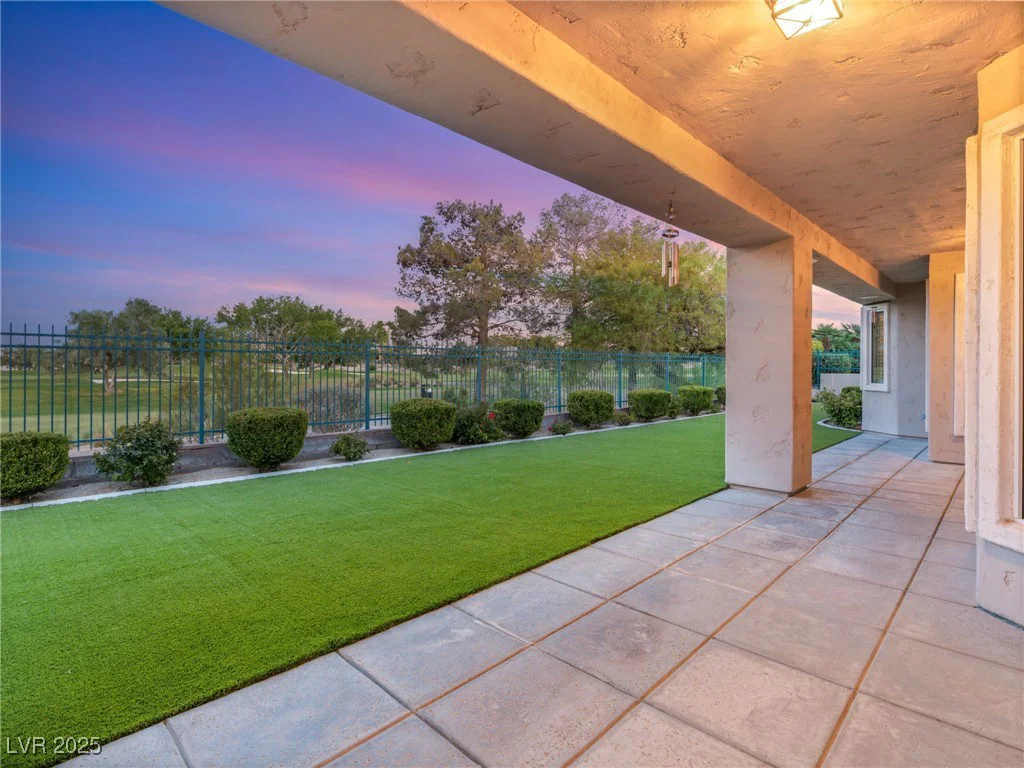 1932 Glenview, Las Vegas, NV 89134