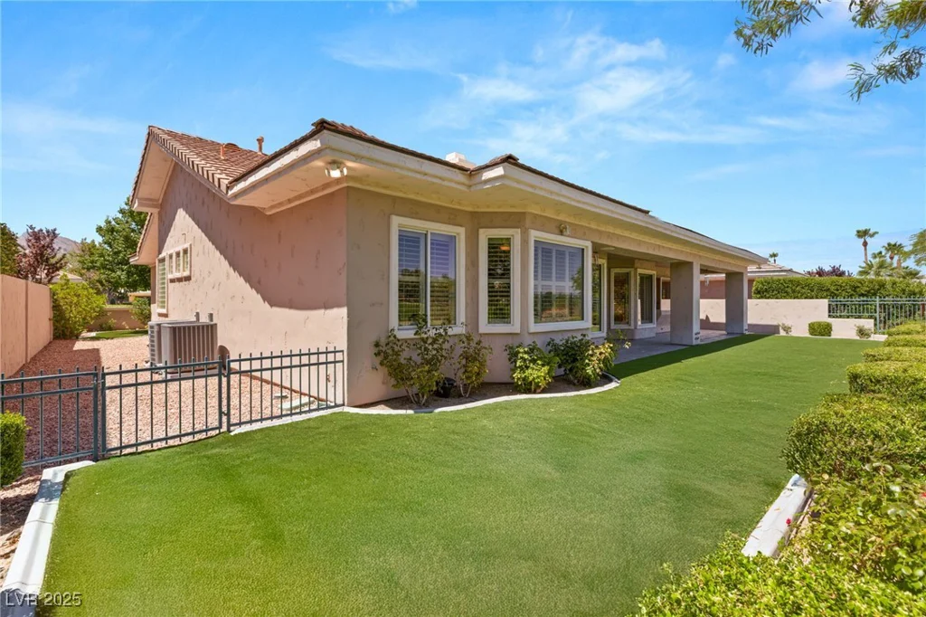 1932 Glenview, Las Vegas, NV 89134