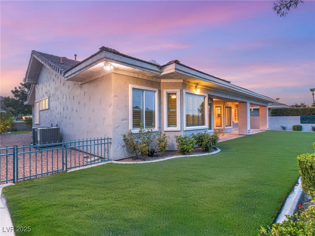 1932 Glenview, Las Vegas, NV 89134
