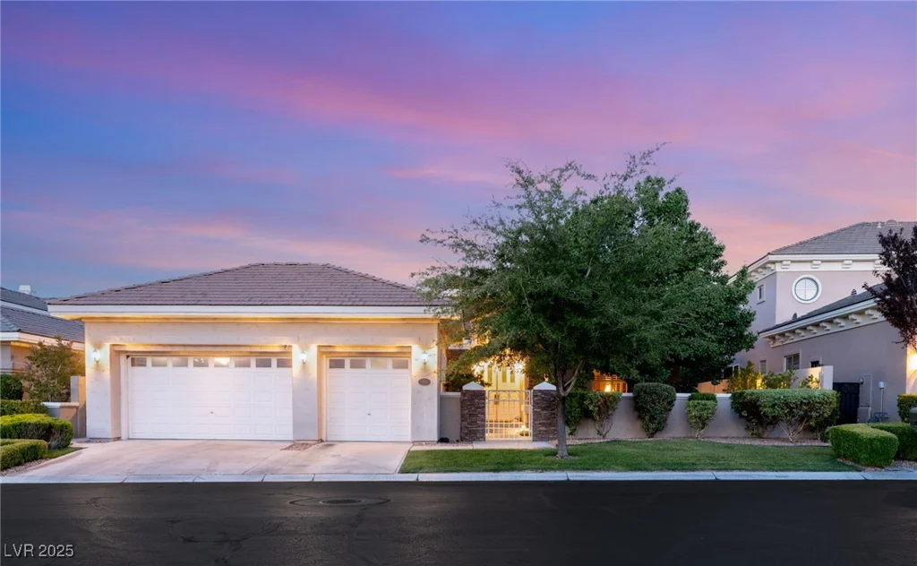 1932 Glenview, Las Vegas, NV 89134