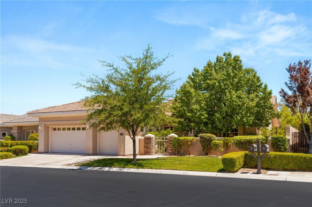 1932 Glenview, Las Vegas, NV 89134