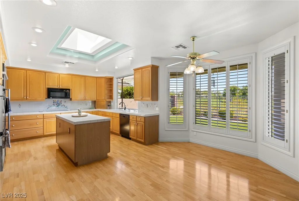 1932 Glenview, Las Vegas, NV 89134