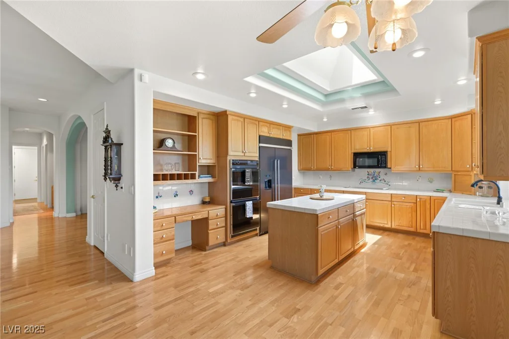1932 Glenview, Las Vegas, NV 89134