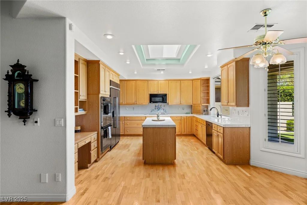 1932 Glenview, Las Vegas, NV 89134