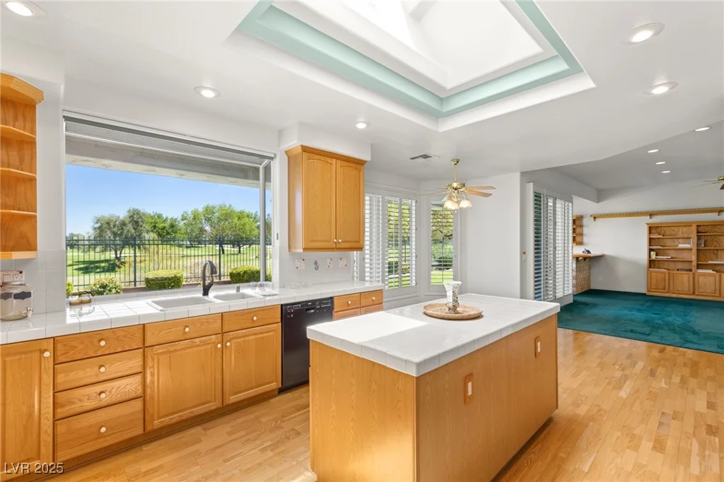 1932 Glenview, Las Vegas, NV 89134
