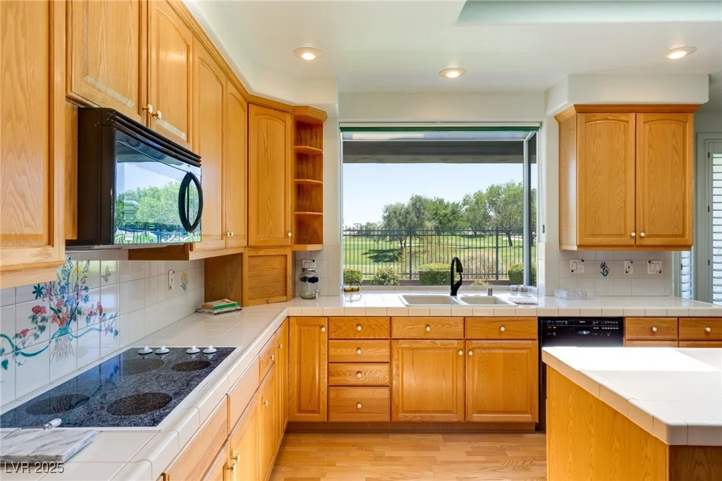 1932 Glenview, Las Vegas, NV 89134
