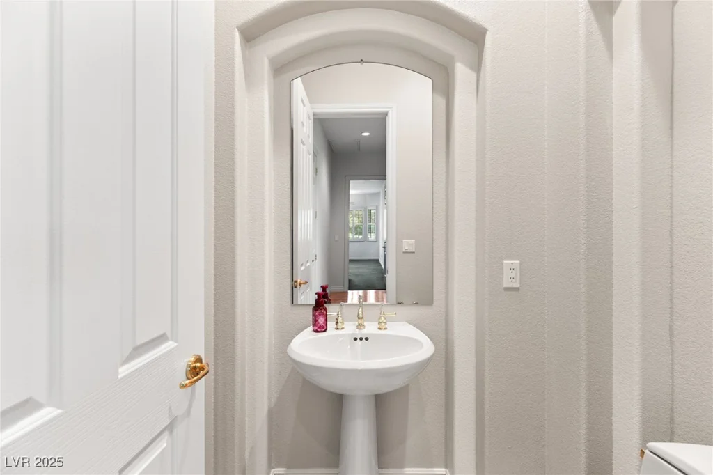 1932 Glenview, Las Vegas, NV 89134
