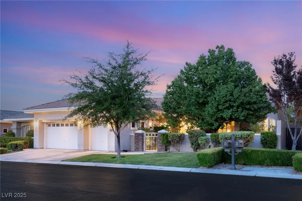 1932 Glenview, Las Vegas, NV 89134