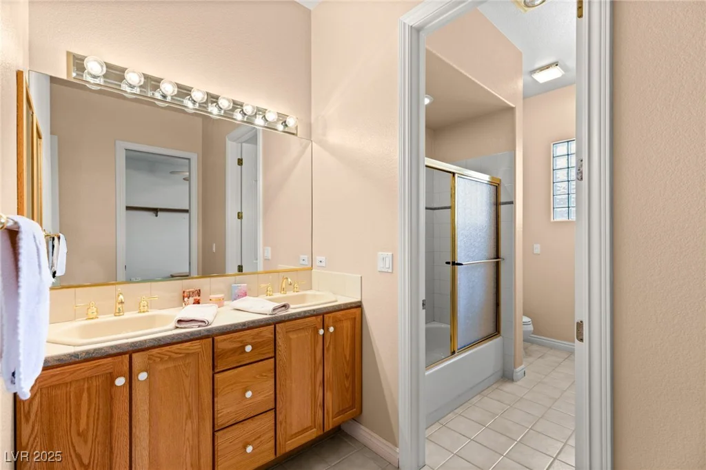1932 Glenview, Las Vegas, NV 89134